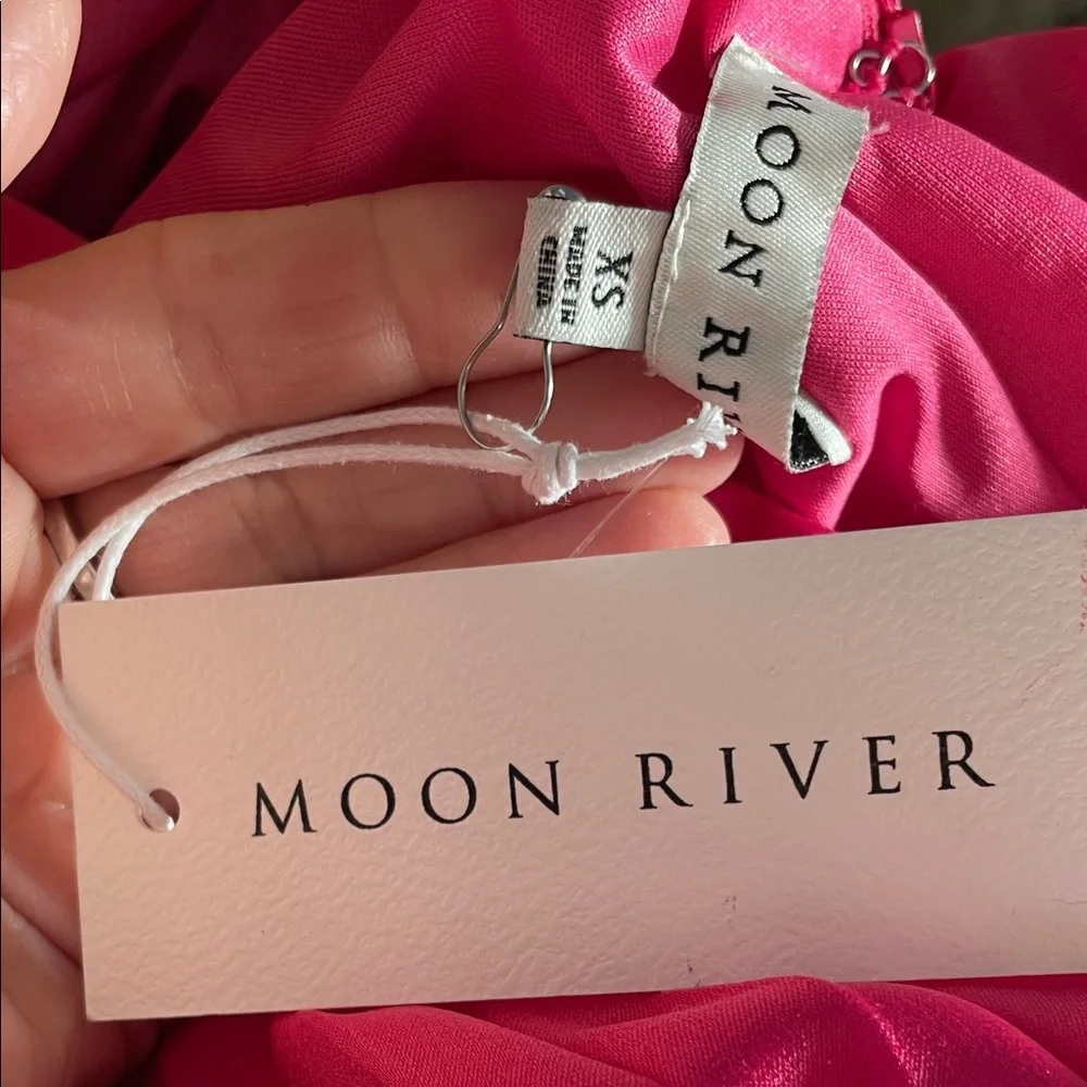 Moon river Pink satin Dress with gathered bust, pleated skirt &Ruffle Sleeve - Picture 5 of 10